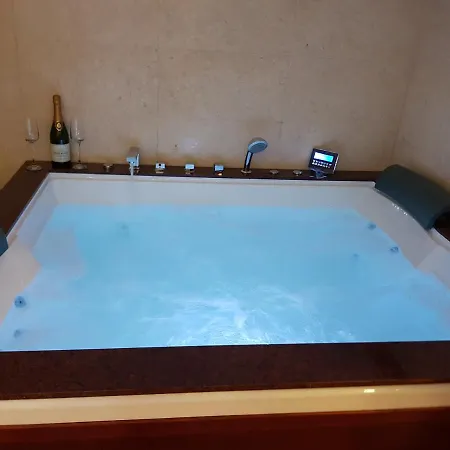 Mega Mall Monza Super Апартаменти Бухарест